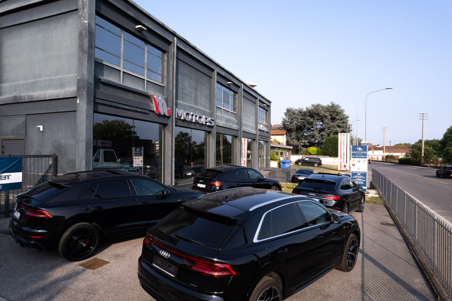 MMotors Showroom Brescia - Deposito esterno