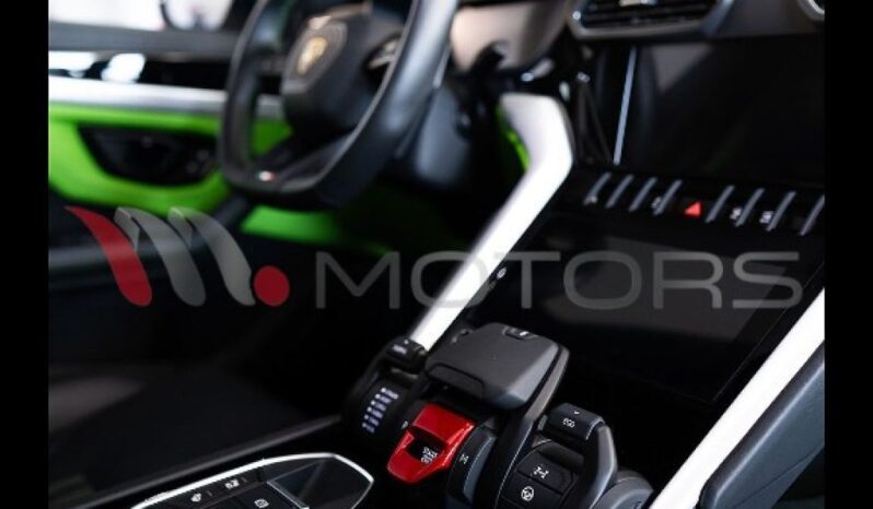 LAMBORGHINI Urus S 4.0 V8 666 CV pieno