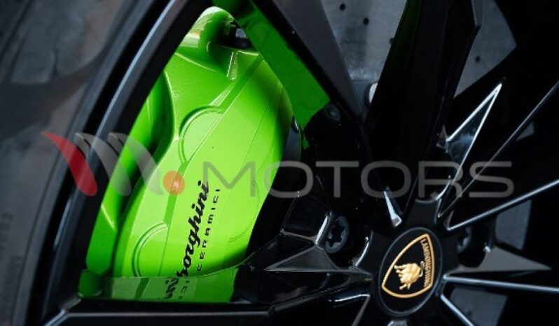 LAMBORGHINI Urus S 4.0 V8 666 CV pieno