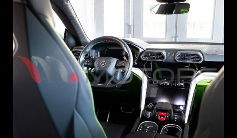 LAMBORGHINI Urus S 4.0 V8 666 CV pieno