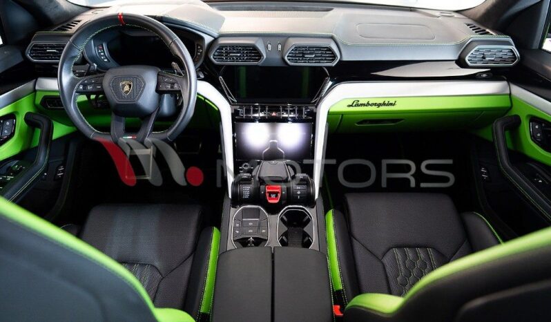 LAMBORGHINI Urus S 4.0 V8 666 CV pieno