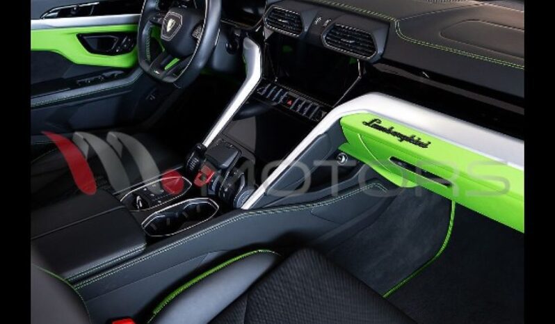 LAMBORGHINI Urus S 4.0 V8 666 CV pieno