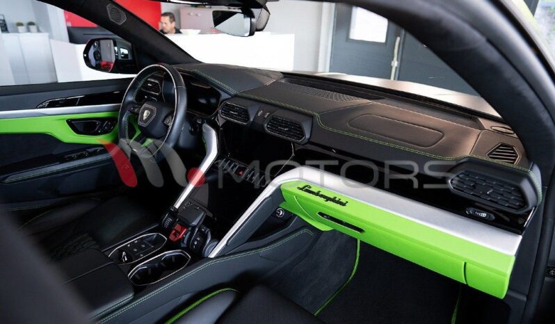 LAMBORGHINI Urus S 4.0 V8 666 CV pieno