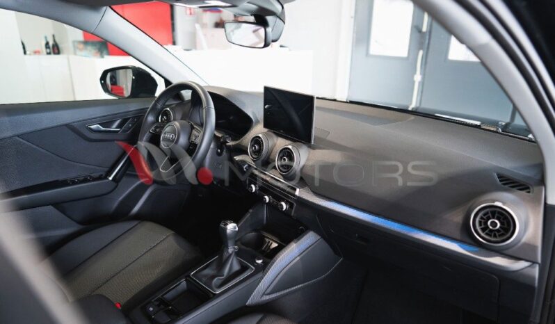 AUDI Q2 30 TDI Identity Black pieno