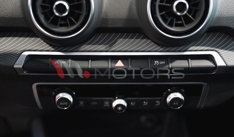 AUDI Q2 30 TDI Identity Black pieno