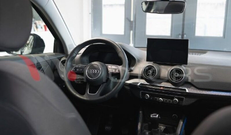 AUDI Q2 30 TDI Identity Black pieno