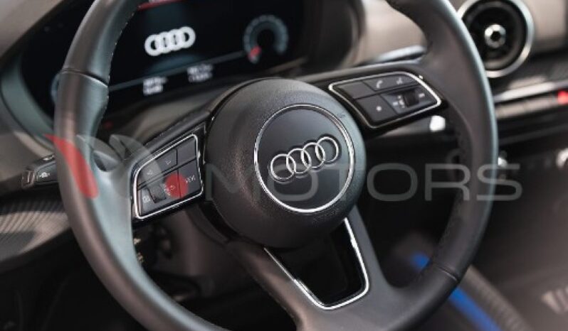 AUDI Q2 30 TDI Identity Black pieno