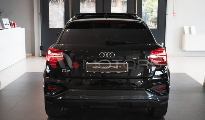 AUDI Q2 30 TDI Identity Black pieno